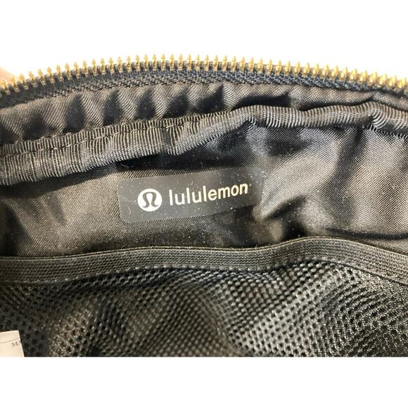 LULULEMON BLACK SHERPA GOLD METAL HARDWARE BELTBAG - Picture 13 of 15
